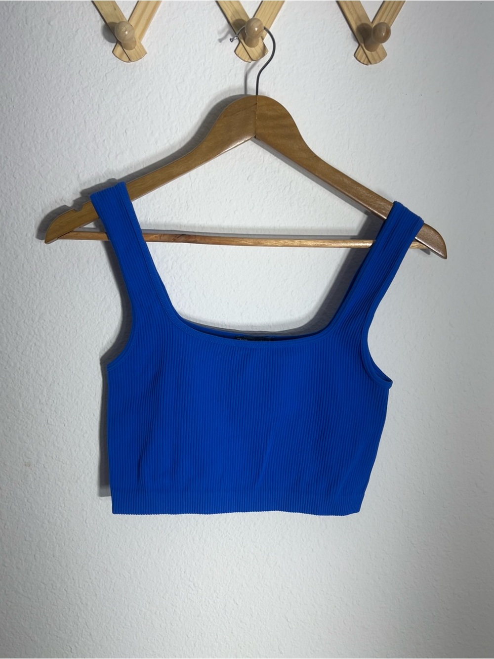 ZARA • ribbed blue crop top
